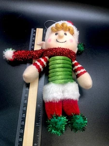 Elfo/Pixie Adorno de Navidad Bobina de Primavera Cuerpo Verde Y Rojo Bufanda y Sombrero Peluche - Imagen 1 de 11
