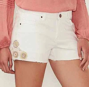 LC Lauren Conrad Crochet Applique White Denim Cut-off Shorts Size 12 Festival - Picture 1 of 10