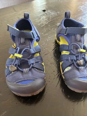 KEEN boys Sz 3 brite blue sandals - Image 1 of 4