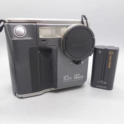 Sony Digital Camera Mavica MVC-FD7 0.4MP Floppy Disk Silver Tested - Image 1 of 4
