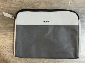 Tumi per Delta Airlines piccola borsa da viaggio borsa con cerniera articoli da toeletta grigia - Foto 1 di 7
