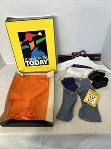 Pantalones, camisa, zapatos negros, calcetines y mini prendedores de sonrisa para muñeca American Girl - Imagen 1 de 10