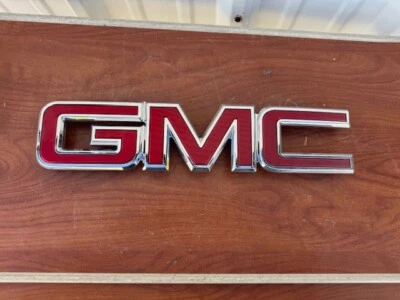 2014-2019 GMC Front Grille ‘GMC’ Emblem 23122159 NEW OEM - Image 1 of 4