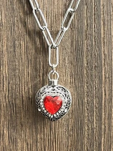 Damen Kette Halskette und rotes Puffherz Schmuck Boutique, Handarbeit - Bild 1 von 2