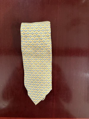 Corbata para el cuello Vineyard Vines - 100 % seda - amarilla con peces azules Foto 1 de 4