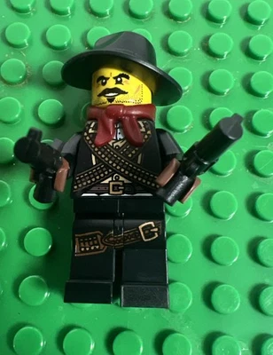 Коллекционная минифигурка бандита с пистолетами LEGO серия 6 - Изображение 1 из 3