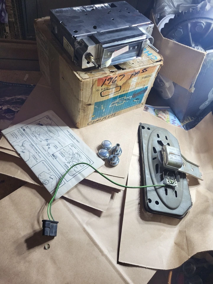 NUEVO 1966 67 CHEVROLET IMPALA BEL AIR BISCAYNE A.m. KIT RADIO/ALTAVOCES 986845 RARO Foto 1 de 4