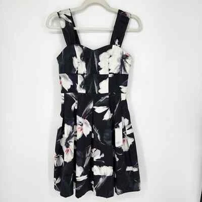 Vestido White House Black Market Fit & Flare 0 Floral Plisado Cóctel Satinado Negro Foto 1 de 4