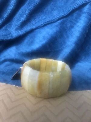 Pulseira elástica HSN amarela calsita Ret: US$ 150  - Imagem 1 de 3