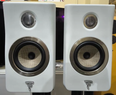 Focal Kanta 1 Speaker Pair White+Focal Stands  Mint boxed - image 1 of 4