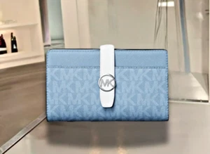 Michael Kors Greenwich Women Medium Signature Logo Bifold Wallet Light Sky - Picture 1 of 13