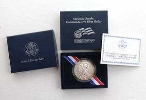 2009-P ABRAHAM LINCOLN COMMEMORATIVE 90% SILVER DOLLAR WITH BOX, SLEEVE & COA - Picture 1 of 6