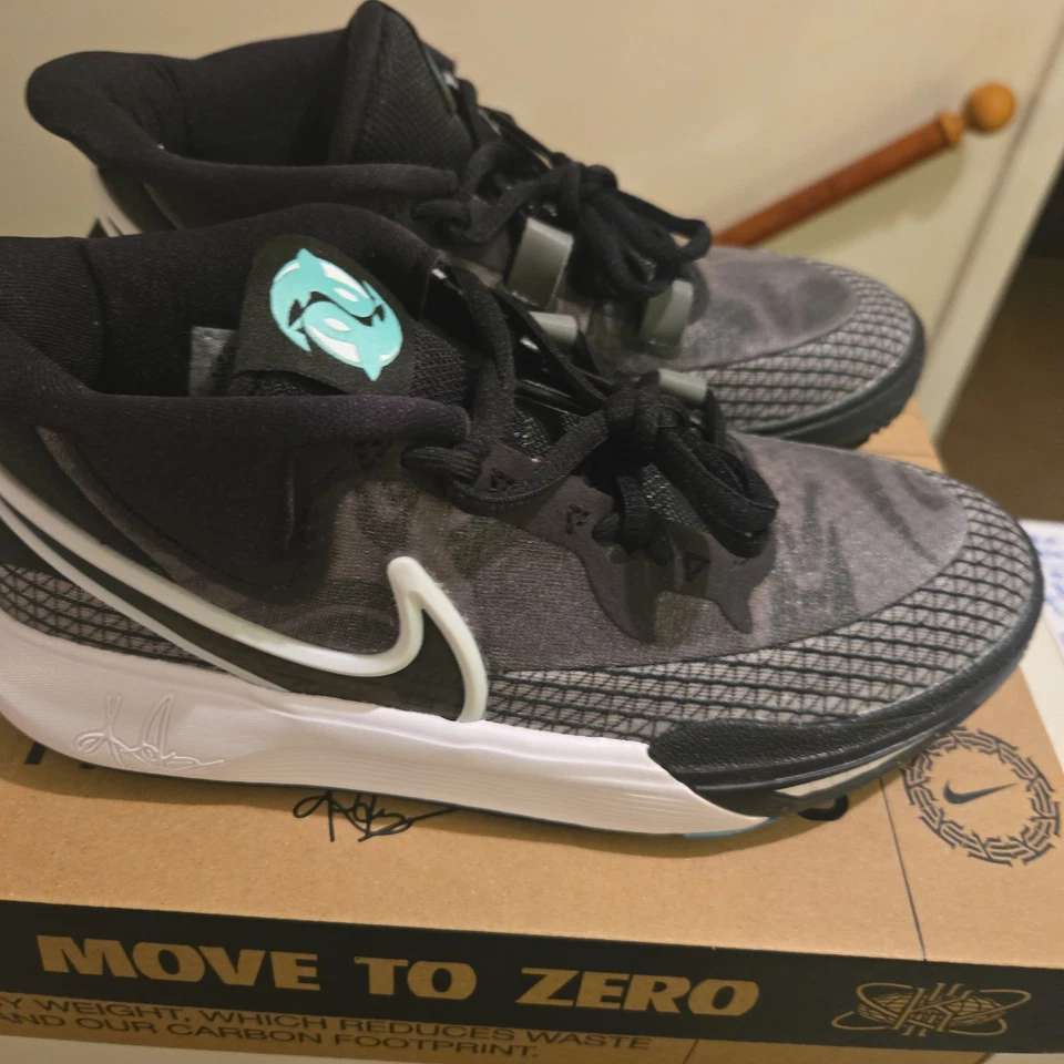 Size 4.5 (GS) - Nike Kyrie 8 Low Orca