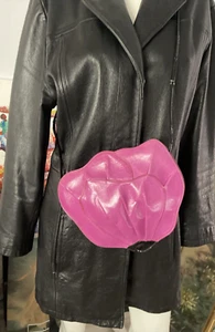 VINTAGE LES SAC DE CAPUCINE- Crossbody Pink Made In Italy Rare Floral Shape - Picture 1 of 23