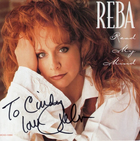 REBA MCENTIRE HAND SIGNED CD BOOKLET+COA         COUNTRY LEGEND        AWESOME Cover