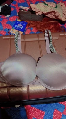 Sujetador push-up Victoria’s Secret muy sexy con estrás y Foto 1 de 4