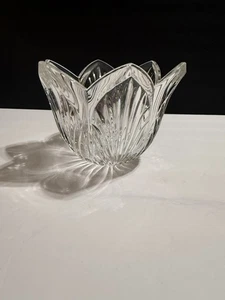 "Centro de mesa de vidrio cortado con borde de pétalo de 6,5"" Marquis by Waterford" - Imagen 1 de 6