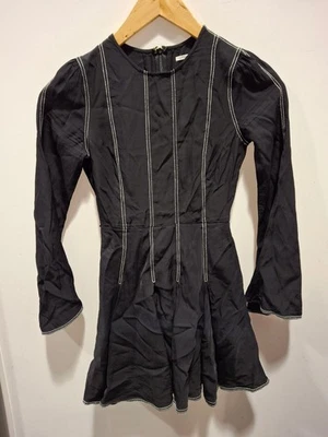 Женское черно-белое мини-платье Tularosa размер XS с глубоким круглым вырезом - Изображение 1 из 4