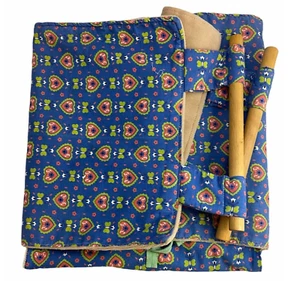 #4513 VTG Casserole carrier with wood handles 12x12 blue floral print fabric - Picture 1 of 5