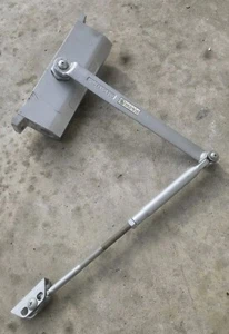 Chiudiporta commerciale Parker con braccio nessun problema porta battente resistente modello100 - Foto 1 di 5