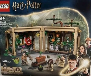 LEGO Harry Potter Castillo de Hogwarts Herbología Clase 76445 - Imagen 1 de 1