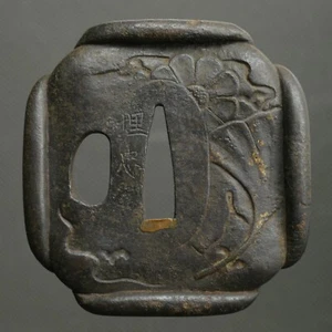 Umetada kaku-gata tsuba with chrysanthemum and ginkgo motif, Edo T986192 - Picture 1 of 8
