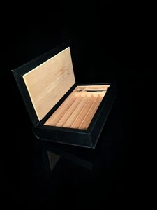 Humidor de cuero negro para cigarros Traveler - Imagen 1 de 12