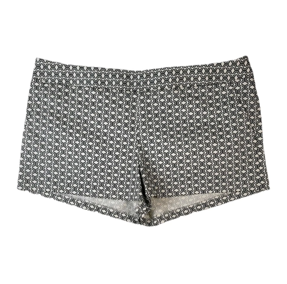 Pantalones Cortos Mujer Express Blanco y Negro Estampado Geométrico Talla 2 Foto 1 de 4