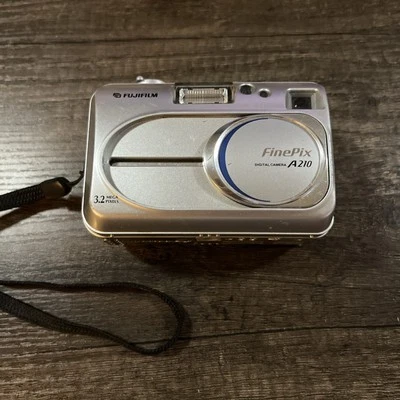 Fujifilm FinePix A Series A210 3.2MP Digital Camera - Silver - Image 1 of 4