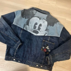 Chaqueta vaquera gráfica Desigual Patchwork Mickey Mouse para mujer talla M - Imagen 1 de 6