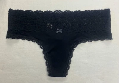 Tanga de microfibra Aerie de encaje con acento de lazo -- PEQUEÑA Foto 1 de 4