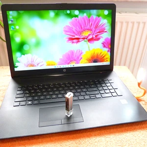 HP 17 BY Pavilion 17 Zoll HDP l Windows 11 PRO SSD l 8GB RAM AKKU NEU i3 10Gen - Photo 1/11
