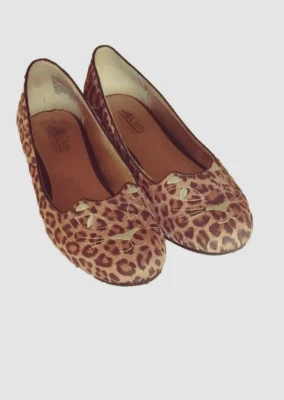 Zapatos planos Cliffs White Mountain 9M 'Roar' marrón estampado de leopardo cara de gato  Foto 1 de 4