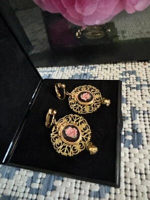 Ohrringe im italienischen Stil, mit goldfarbenen Perlen,rosa Rosen,Clips Stil DG - Bild 1 von 4