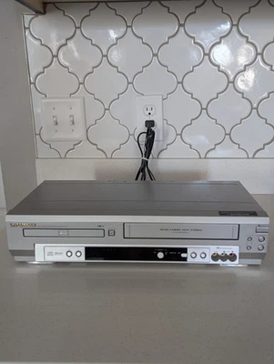 Sylvania SSD803 4 cabezales Hi-Fi video casete grabadora VCR/DVD combo reproductor probado Foto 1 de 4