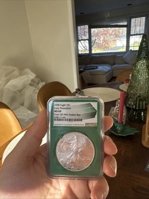 2000 SILVER EAGLE NGC MS69 EARLY PRODUCTION FROM US MINT SEALED BOX GREEN CORE - Image 1 of 2