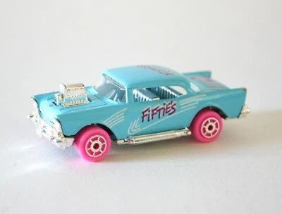 MAJORETTE Chevrolet CHEVY '57 Fifties AZZURRA ROSA Hot Rod n 223 VINTAGE Anni 80 - Immagine 1 di 3
