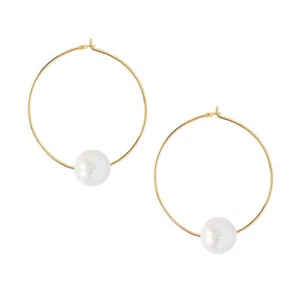 Aros de perlas flotantes blancas Chan Luu de 1,50 pulgadas enchapados en oro - Imagen 1 de 5