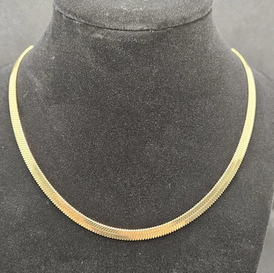 Colar Monet Herringbone assinado tom dourado liso vintage - Imagem 1 de 4