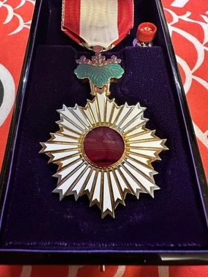 Japan Order of the Rising Sun, gold and silver rays  - Image 1 of 4