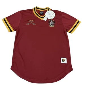 Neu mit Etikett Box Lunch Harry Potter Gryffindor Burgunderrot Trikot Größe Medium Quidditch - Bild 1 von 3