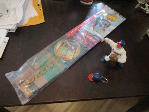 3-Atlanta Braves NEW 1999 GREG MADDUX 28''KITE,1999 ACTION FIGURE & 1971 BALLCAP Cover