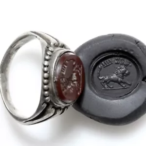Ancient Roman silver seal ring, Legionary, legion 4, depicting a lion, circa 100 - Foto 1 di 10