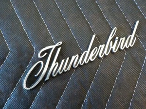 Vintage 1970s Ford Thunderbird Emblem Script - Bild 1 von 3