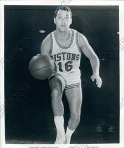 1972 NBA Detroit Pistons Number 16 Terry Dischinger Press Photo - Picture 1 of 2