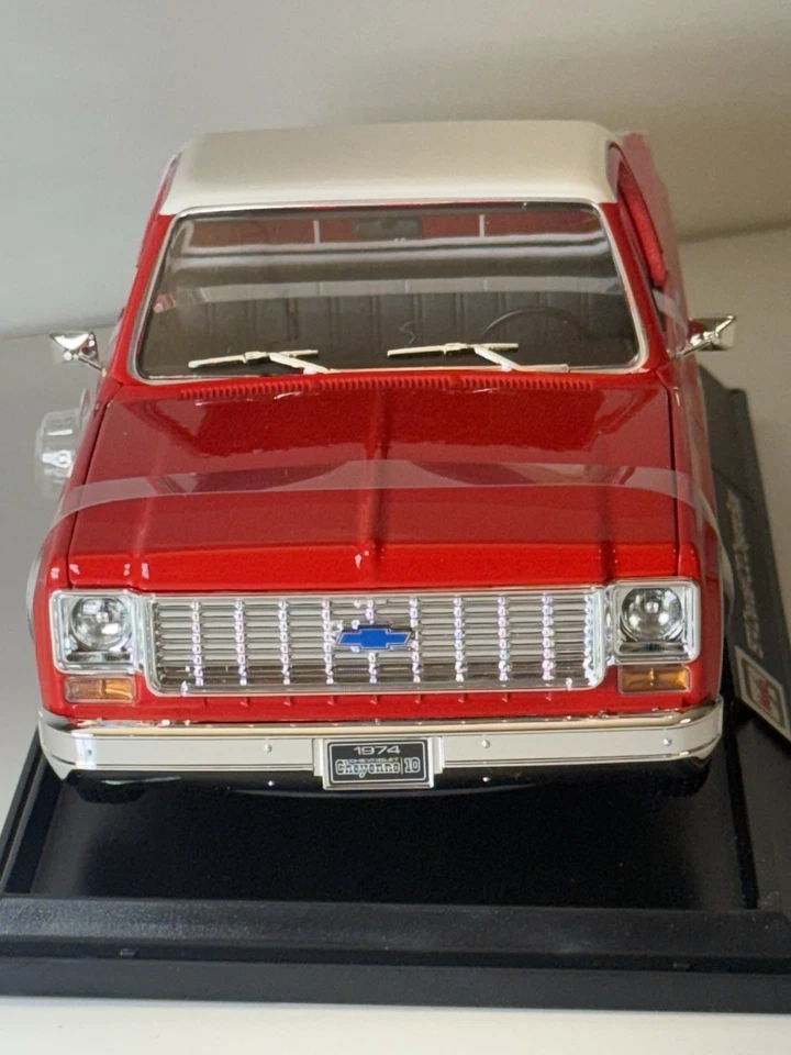 Chevrolet C10 Cheyenne Super 1974 Maisto 1:18 - rojo Foto 1 de 4
