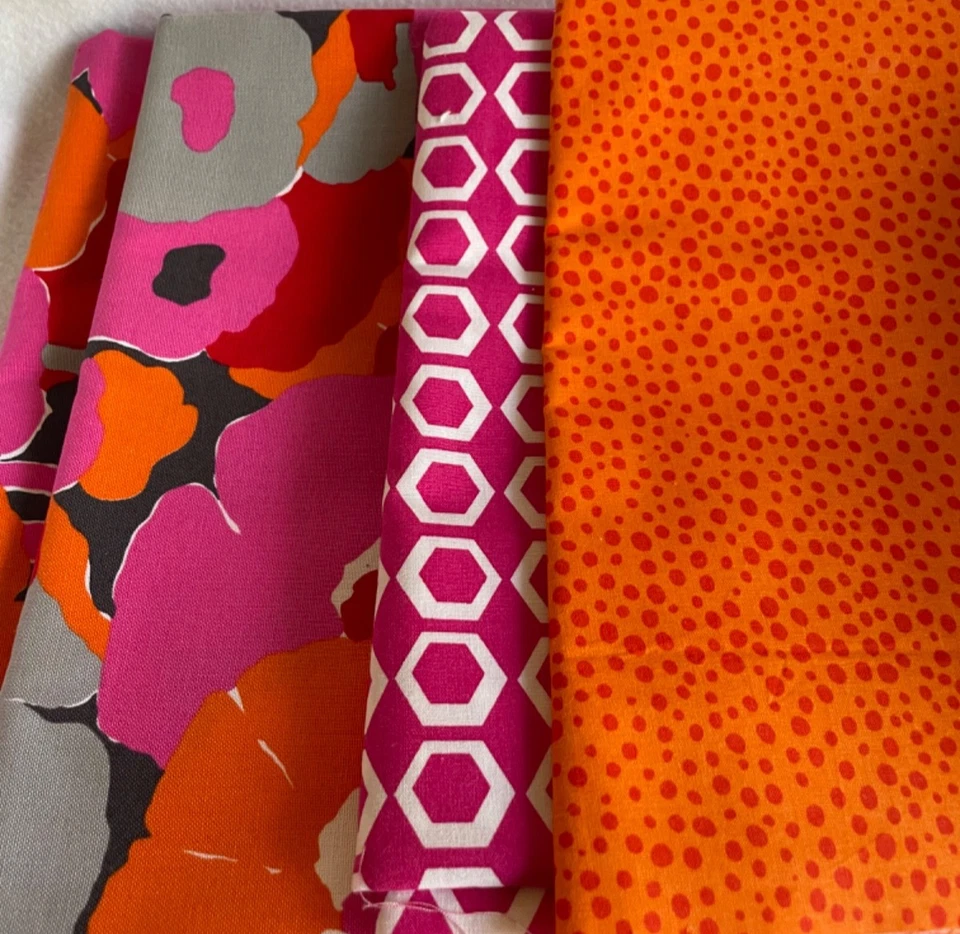 Tela floral brillante mod lona ático Kaufmann Auntie’s fuera de stock con coordenadas Foto 1 de 3