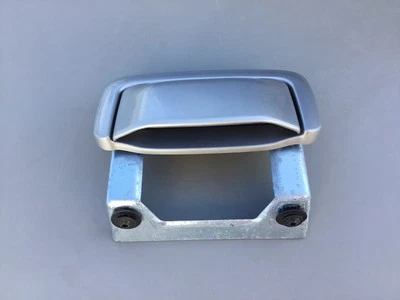 00-06 GMC Yukon Suburban Tahoe Exterior Puerta Trasera Manija Plateada Abedul U926L Fabricante de Equipo Original Foto 1 de 4