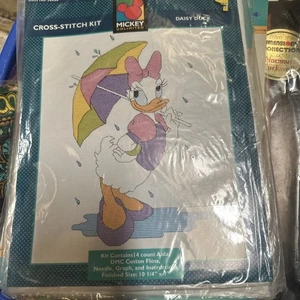Disney Mickey Unlimited DAISY DUCK Paraguas Disney Punto de Cruz Kit 36006 Nuevo - Imagen 1 de 6