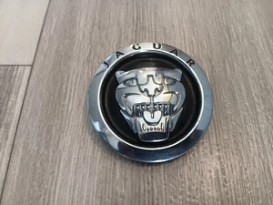 09-2011 Jaguar XF Front Grille Emblem OEM - Picture 1 of 4